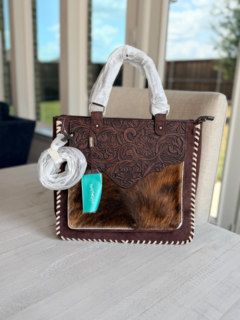 Trinity Ranch Cowhide ＆ Tooled Leather Tote Bag Coffee